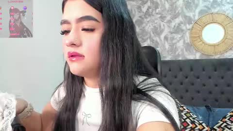 Snapshot of emma_1025 chatting on 10.10.25 emma online show from 10.10.25