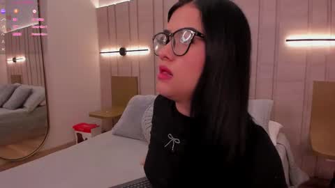 Snapshot of emma_1025 chatting on 02.13.26 emma online show from 02.13.26