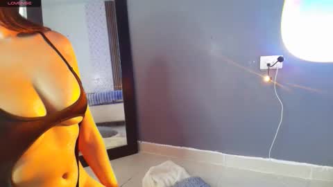 Snapshot of emma_and_aysha chatting on 11.11.25 emma_and_aysha online show from 11.11.25