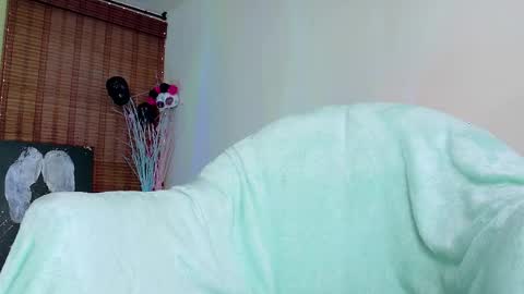 Snapshot of emma_blanco chatting on 11.10.25 Emma online show from 11.10.25