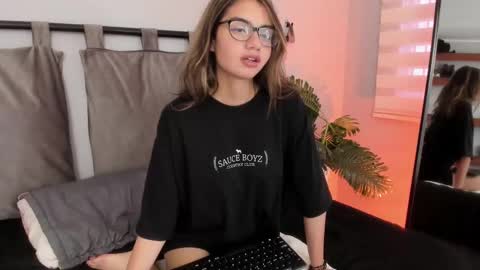 Emma Bloom online show from 02.03.25