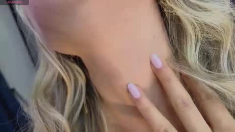 Snapshot of emma_coronel chatting on 10.19.25 emma coronel online show from 10.19.25