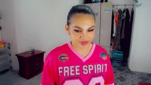 Snapshot of emma_diva chatting on 09.17.25 emma online show from 09.17.25