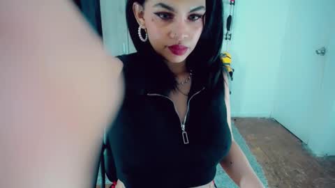 Snapshot of emma_diva chatting on 10.28.25 emma online show from 10.28.25