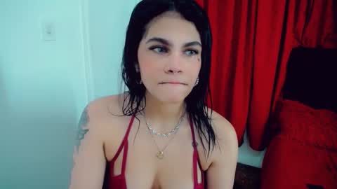 Snapshot of emma_diva chatting on 10.29.25 emma online show from 10.29.25