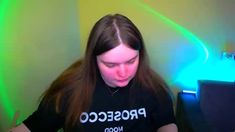 Snapshot of emma_dorn chatting on 09.21.25 Eva online show from 09.21.25