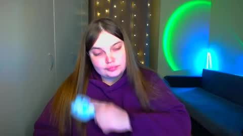 Snapshot of emma_dorn chatting on 10.14.25 Eva online show from 10.14.25