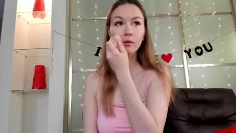 Snapshot of emma_flin chatting on 06.15.26 Emma online show from 06.15.26