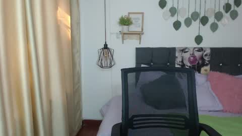 Snapshot of emma_hassani chatting on 04.04.26 Tell me Emma online show from 04.04.26