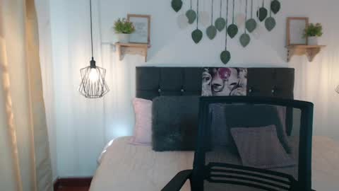 Snapshot of emma_hassani chatting on 04.10.26 Tell me Emma online show from 04.10.26