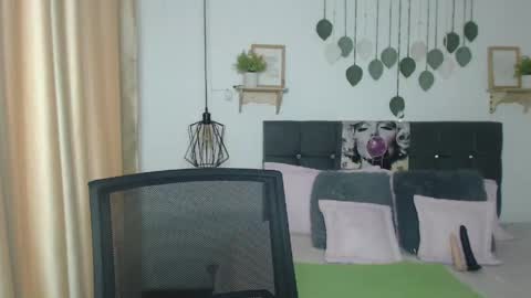 Snapshot of emma_hassani chatting on 04.15.26 Tell me Emma online show from 04.15.26