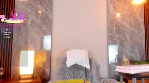 Snapshot of emma_hunter_ chatting on 10.20.25 Emma online show from 10.20.25