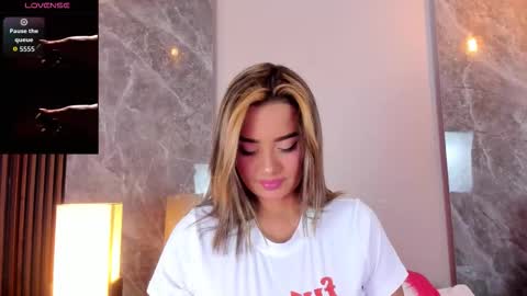 Snapshot of emma_hunter_ chatting on 12.03.25 Emma online show from 12.03.25