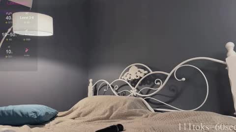 Emma Voss online show from 09.18.25