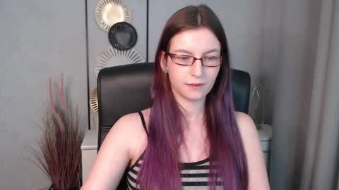 Snapshot of emma_lust94 chatting on 12.07.24 emma online show from 12.07.24