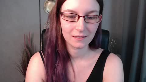 Snapshot of emma_lust94 chatting on 12.14.24 emma online show from 12.14.24