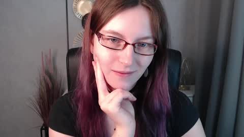 Snapshot of emma_lust94 chatting on 12.28.24 emma online show from 12.28.24