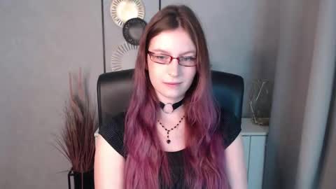 Snapshot of emma_lust94 chatting on 12.31.24 emma online show from 12.31.24