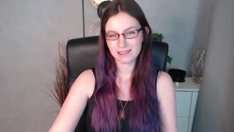 Snapshot of emma_lust94 chatting on 01.03.25 emma online show from 01.03.25