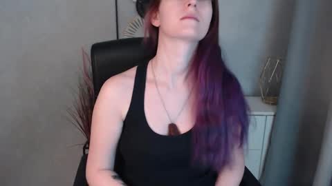 Snapshot of emma_lust94 chatting on 01.14.25 emma online show from 01.14.25