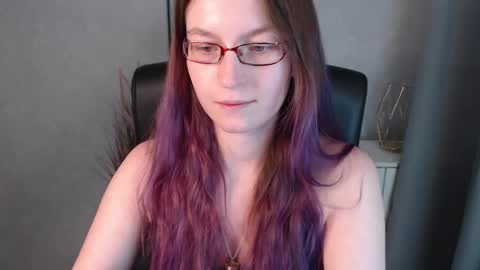 Snapshot of emma_lust94 chatting on 01.14.25 emma online show from 01.14.25