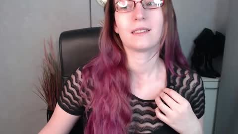 Snapshot of emma_lust94 chatting on 02.13.25 emma online show from 02.13.25