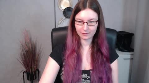 Snapshot of emma_lust94 chatting on 03.04.25 emma online show from 03.04.25