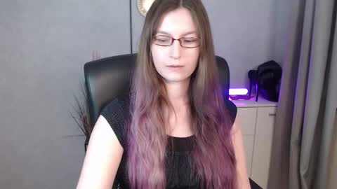 Snapshot of emma_lust94 chatting on 09.25.25 emma online show from 09.25.25