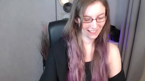 Snapshot of emma_lust94 chatting on 09.29.25 emma online show from 09.29.25