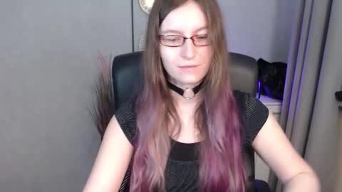 Snapshot of emma_lust94 chatting on 10.03.25 emma online show from 10.03.25