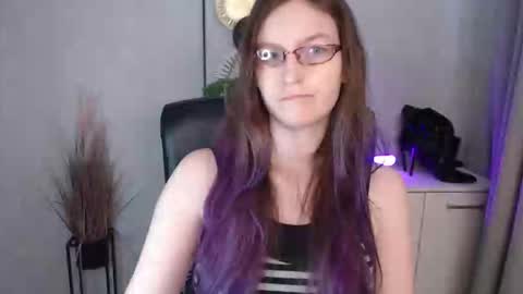 Snapshot of emma_lust94 chatting on 11.15.25 emma online show from 11.15.25