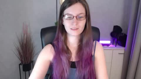 Snapshot of emma_lust94 chatting on 11.27.25 emma online show from 11.27.25