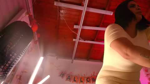 Snapshot of emma_madison_ chatting on 10.18.25 emma online show from 10.18.25