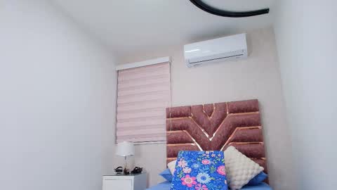 Snapshot of emma_madison_ chatting on 11.05.25 emma online show from 11.05.25