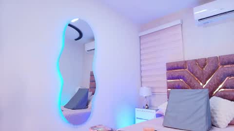 Snapshot of emma_madison_ chatting on 11.12.25 emma online show from 11.12.25