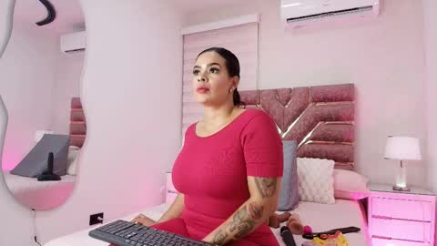 Snapshot of emma_madison_ chatting on 11.26.25 emma online show from 11.26.25