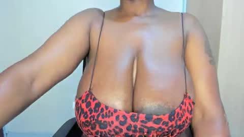 Snapshot of emma_remi chatting on 10.23.25 emma_remi online show from 10.23.25