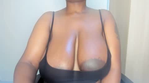 Snapshot of emma_remi chatting on 10.25.25 emma_remi online show from 10.25.25