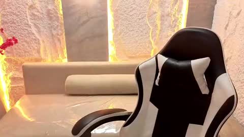 Emma online show from 09.12.25