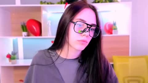 emma_swee online show from 02.20.26