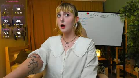 Snapshot of emma_thomps chatting on 05.07.26 Rose online show from 05.07.26