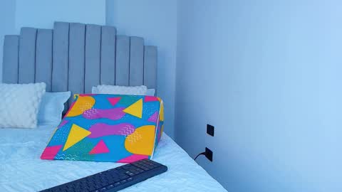 Snapshot of emma_trix chatting on 11.06.25 Emma online show from 11.06.25