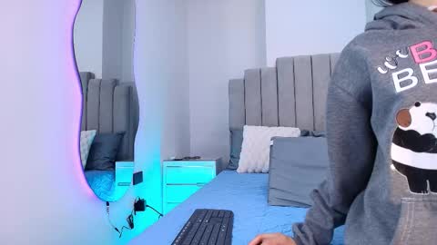 Snapshot of emma_trix chatting on 11.20.25 Emma online show from 11.20.25