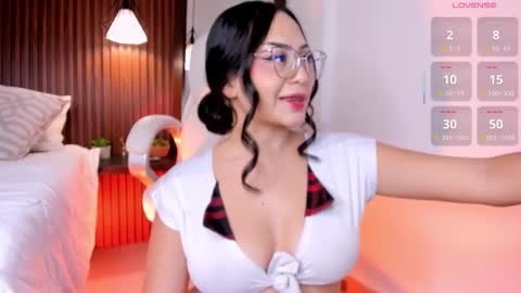 Snapshot of emma_white_01 chatting on 01.07.26 emma your love online show from 01.07.26