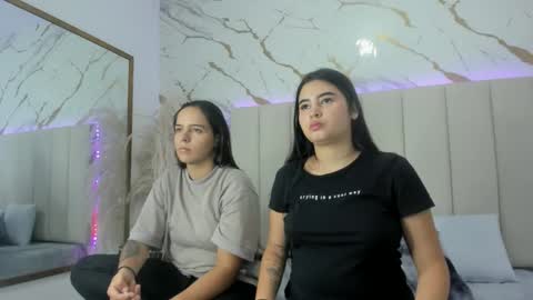 emma_whitee_ online show from 11.30.25