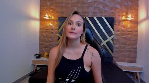 Snapshot of emmaa_white_ chatting on 11.10.25 EMMA online show from 11.10.25