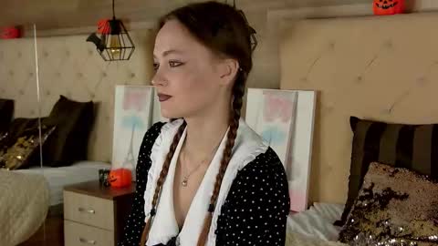 EmmaCamm online show from 10.31.25