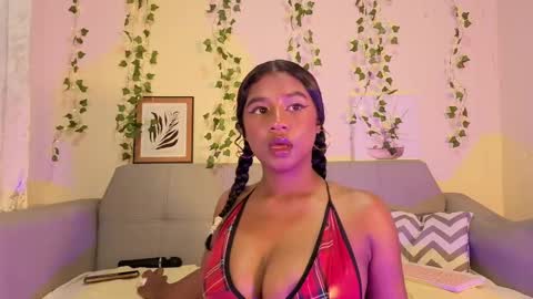 Snapshot of emmaconneer chatting on 10.10.25 Emma online show from 10.10.25