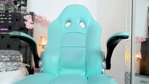 Snapshot of emmacrush chatting on 12.11.24 Welcome Im yosein Your love is my passion activate it with your tips and enjoy with me online show from 12.11.24