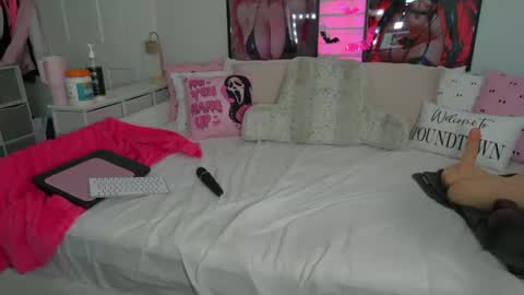 Snapshot of emmagray01 chatting on 10.17.25 emmagray01 online show from 10.17.25